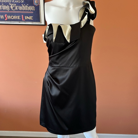 ELIZA J black and cream one shoulder satiny cocktail dress - Picture 2 of 8